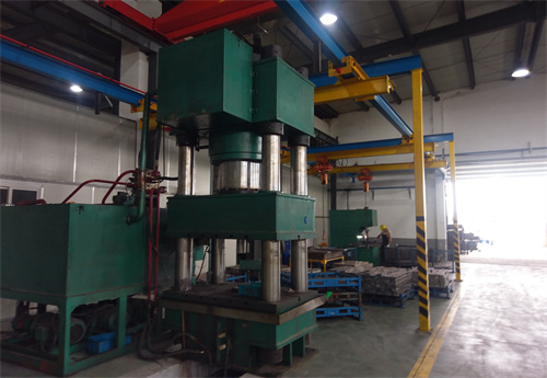 Four Column Hydraulic Press Machine (YN32-650) Four Column Hydraulic Press Machine (YN32-650)