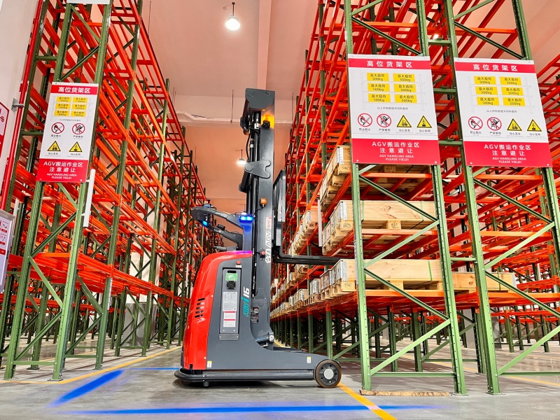 Qianhao Industry's smart logistics AGV system - Big thumbs up for HELI's tech!